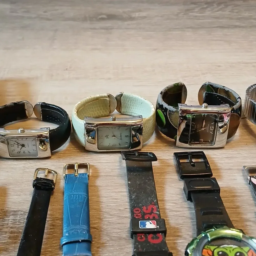 Huge Watch Lot of 35+ Mixed Brands Vintage & Modern Parts/Repair Untested-Box 10